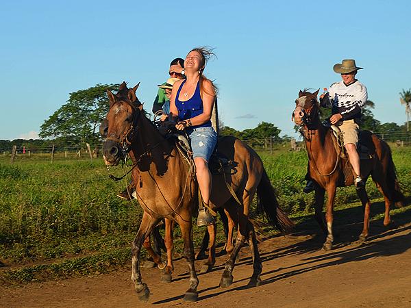 Cabalgatas En Tiuma Park