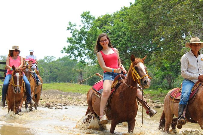 Cabalgatas En Tiuma Park